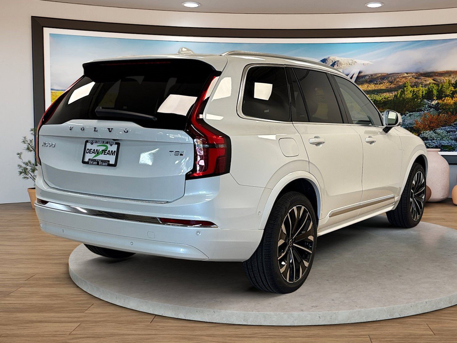 New 2026 Volvo XC90 T8 Plus w/ Protection Package Premier AWD/4WD image 6