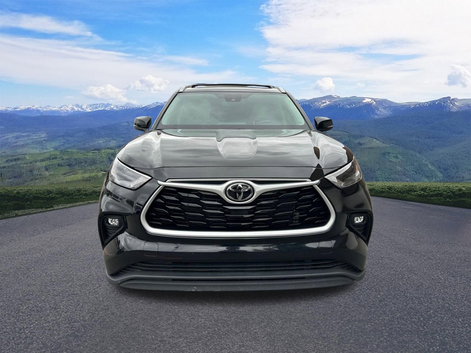 Used 2022 Toyota Highlander XLE AWD/4WD image 9