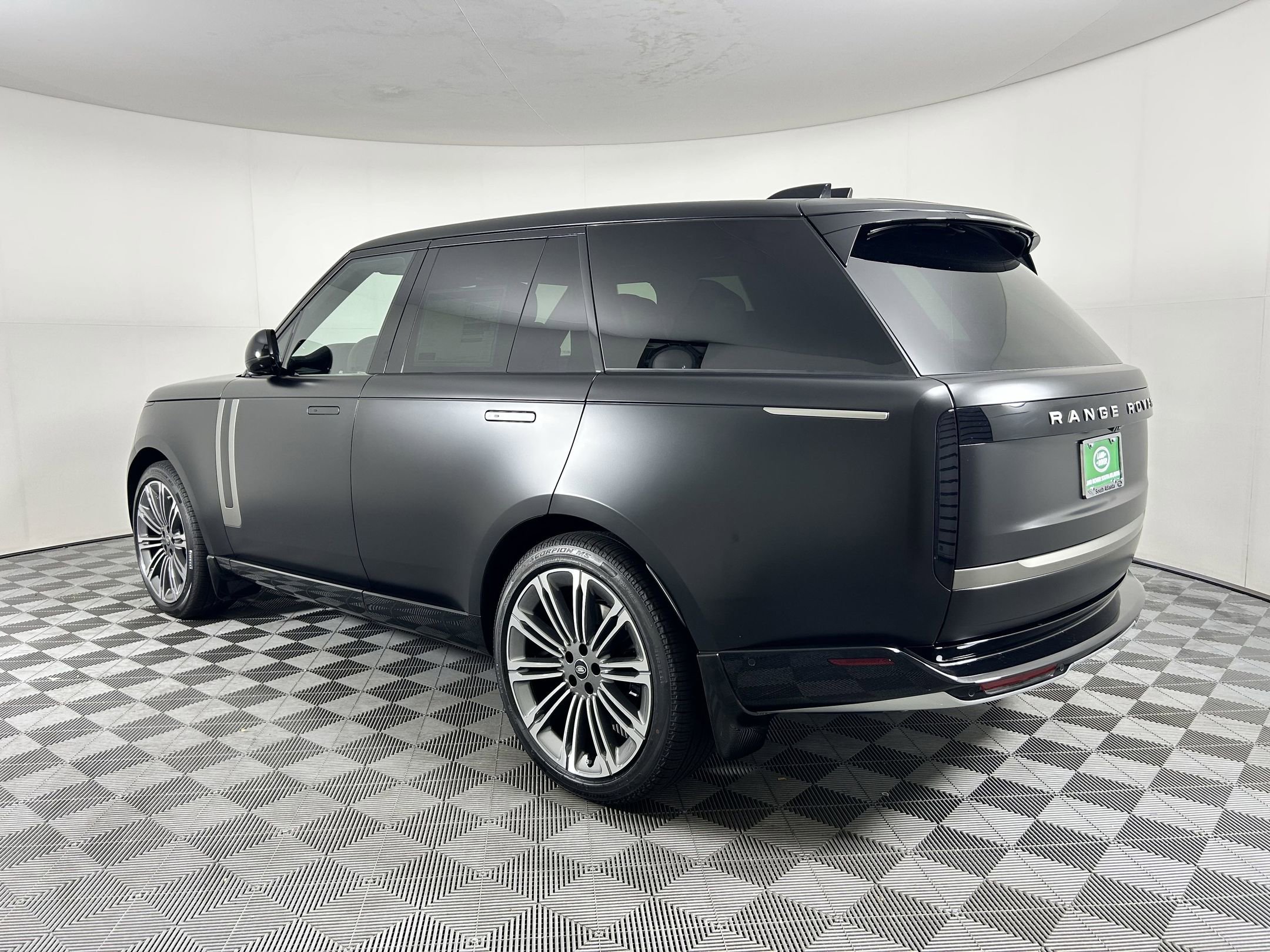 New 2025 Land Rover Range Rover SE image 3