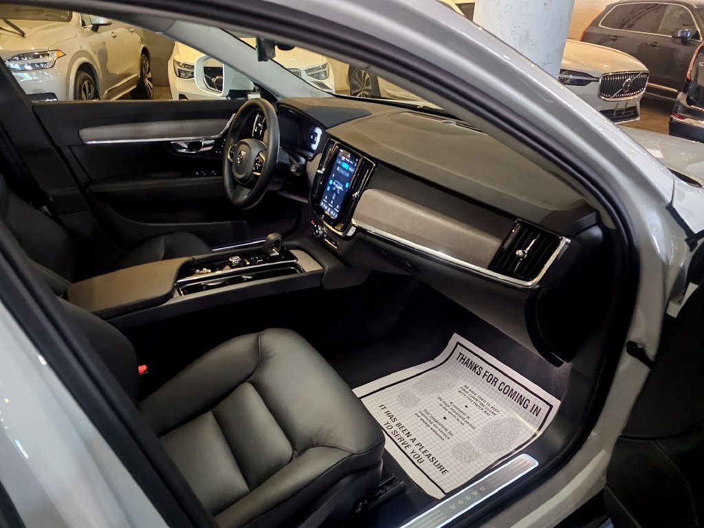 Certified 2025 Volvo V90 B6 Cross Country Plus AWD/4WD image 10
