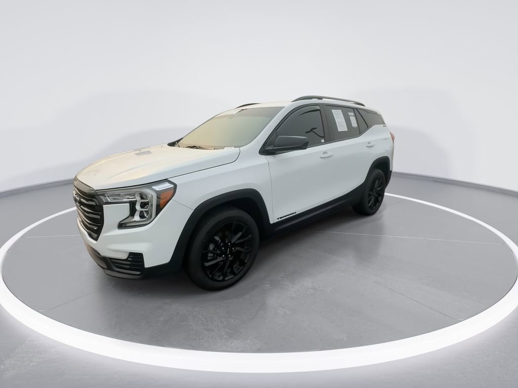 Used 2023 GMC Terrain SLE w/ Elevation Edition image 4