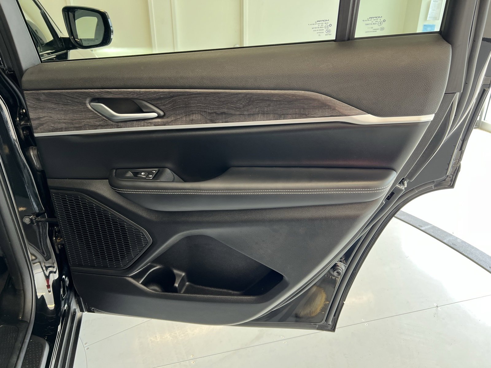 Used 2024 Jeep Grand Cherokee L Limited w/ Black Appearance Package image 53