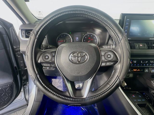 Used 2020 Toyota RAV4 XLE Premium FWD image 16