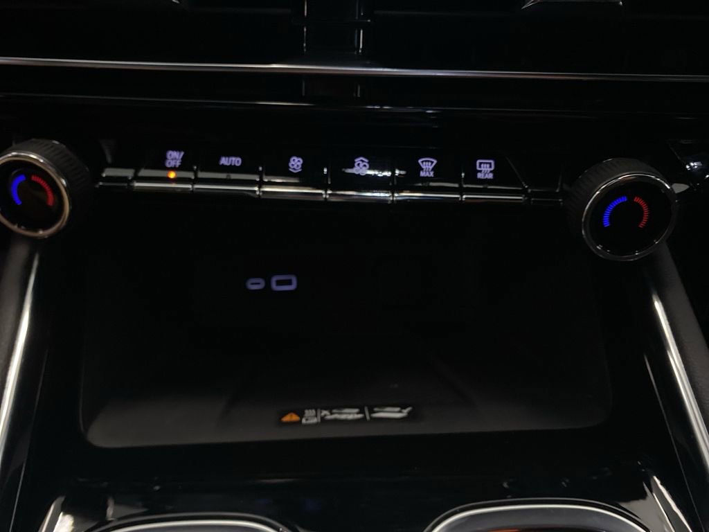 Used 2025 Chevrolet Traverse LT image 31