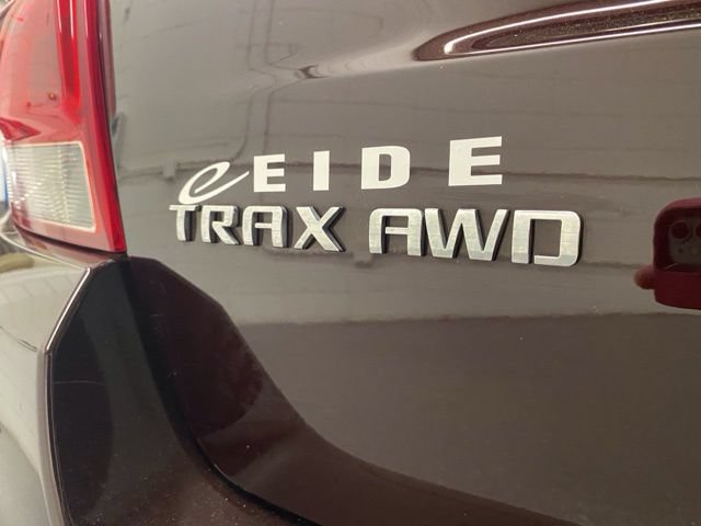 Used 2022 Chevrolet Trax LT w/ LT Convenience Package AWD/4WD image 36
