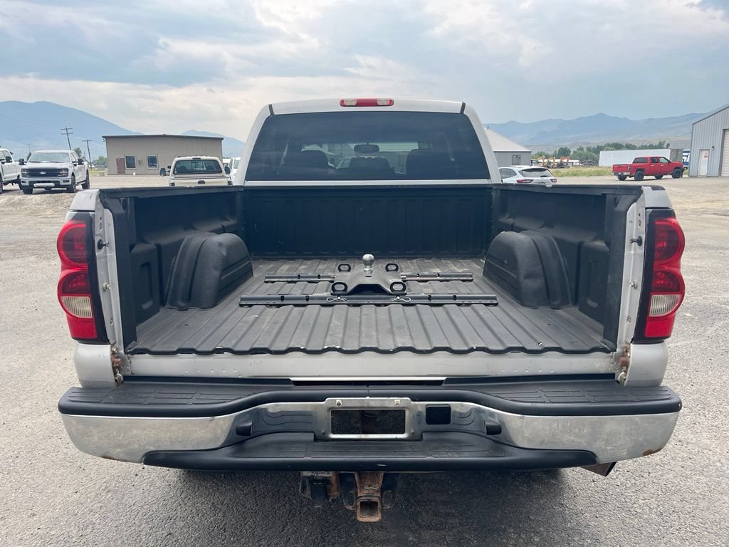 Used 2006 Chevrolet Silverado 2500 LS AWD/4WD image 6