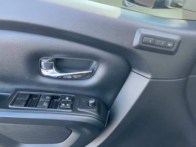 Used 2018 Nissan Titan SL w/ Midnight Edition image 10