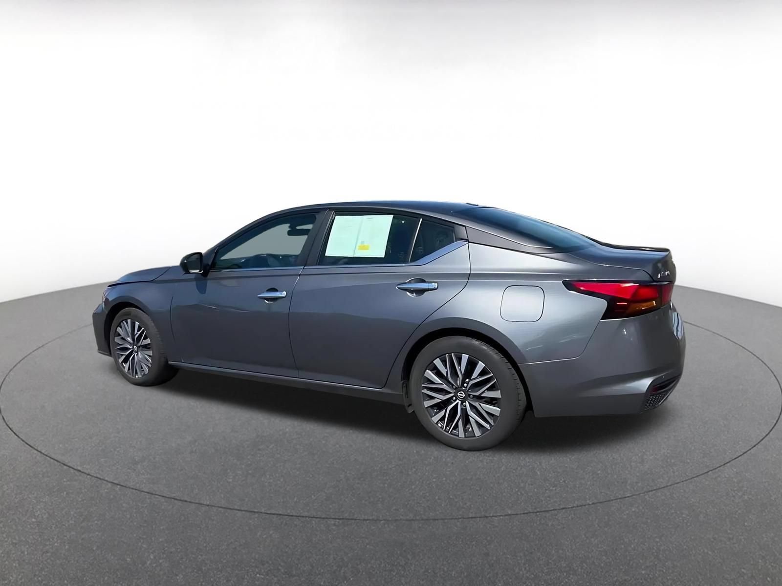 Used 2025 Nissan Altima 2.5 SV FWD image 8