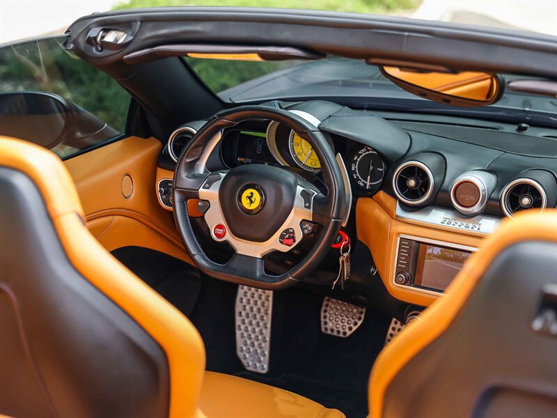 Used 2016 Ferrari California T RWD image 21