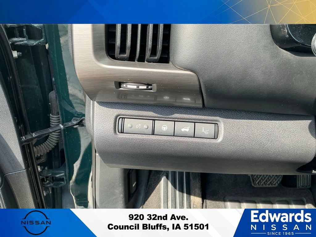 Used 2022 Nissan Pathfinder Platinum w/ Lighting Package (N93) AWD/4WD image 27