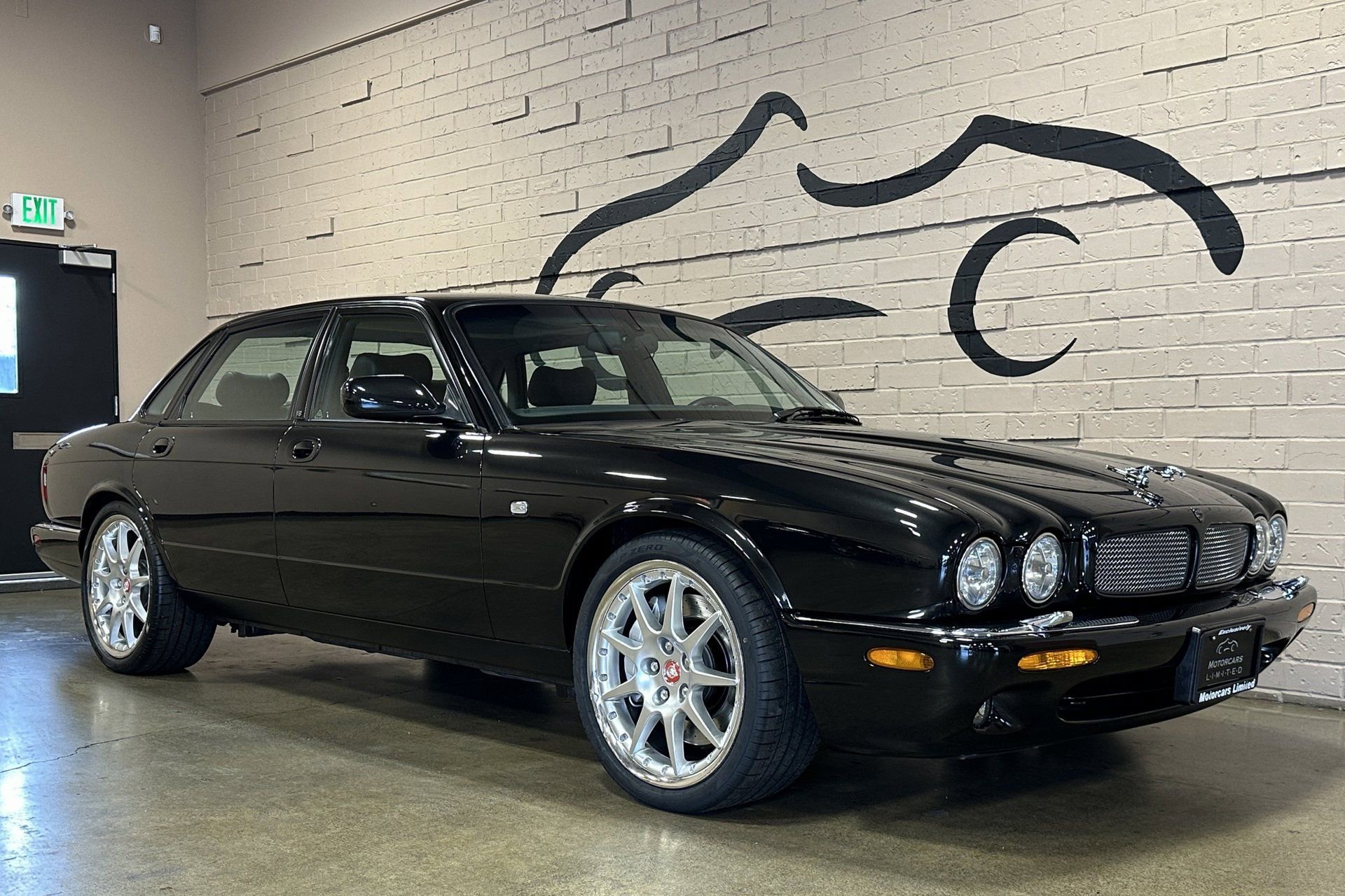 Used 2002 Jaguar XJ8 image 2