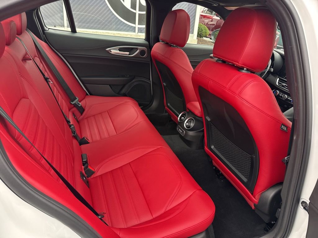 New 2025 Alfa Romeo Giulia AWD image 19