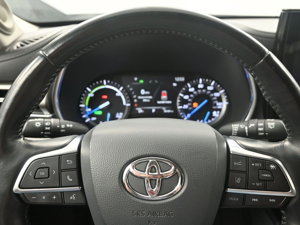 Used 2021 Toyota Highlander Limited image 15
