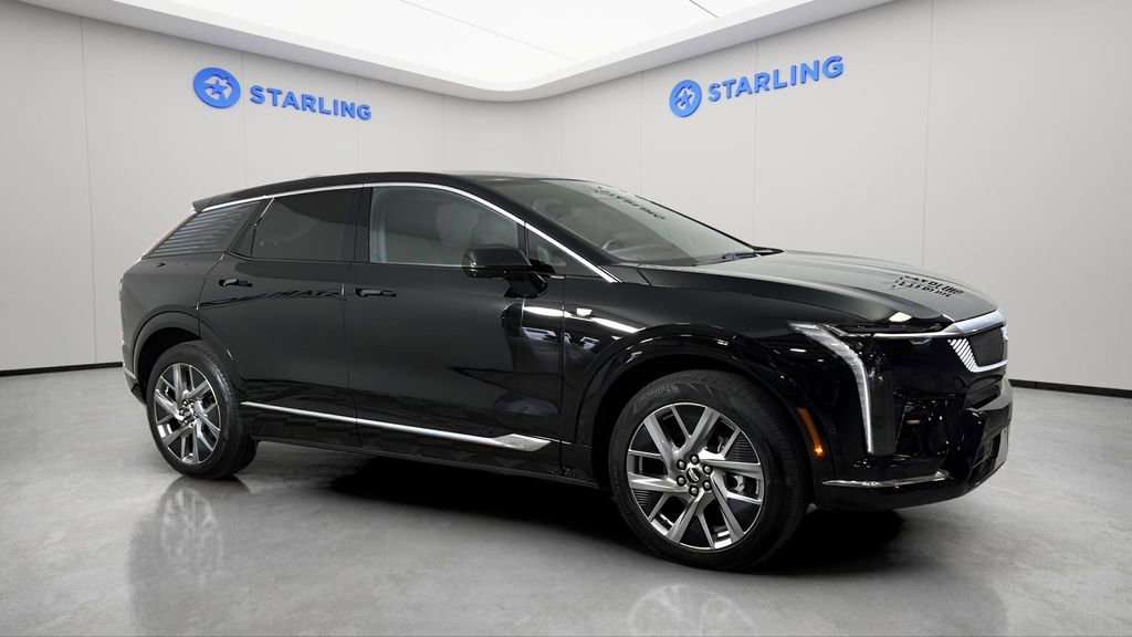 Certified 2025 Cadillac Optiq Luxury 2 w/ LPO, Floor Liner Package AWD/4WD image 13