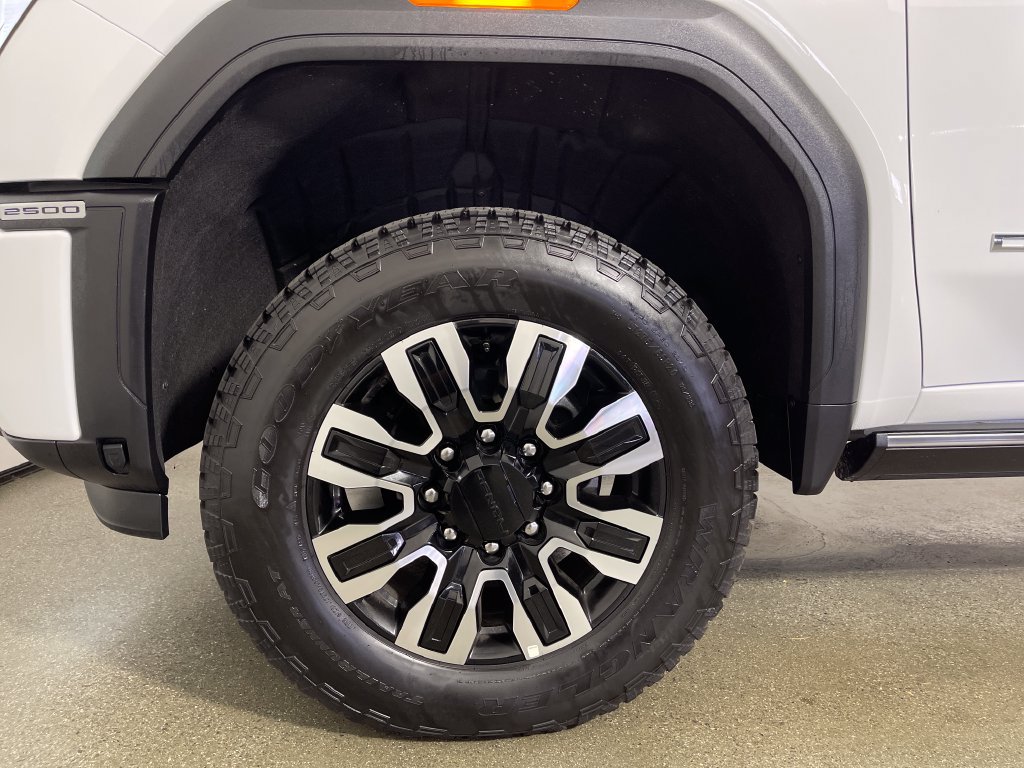 Used 2025 GMC Sierra 2500 Denali Ultimate w/ Max Trailering Package AWD/4WD image 11