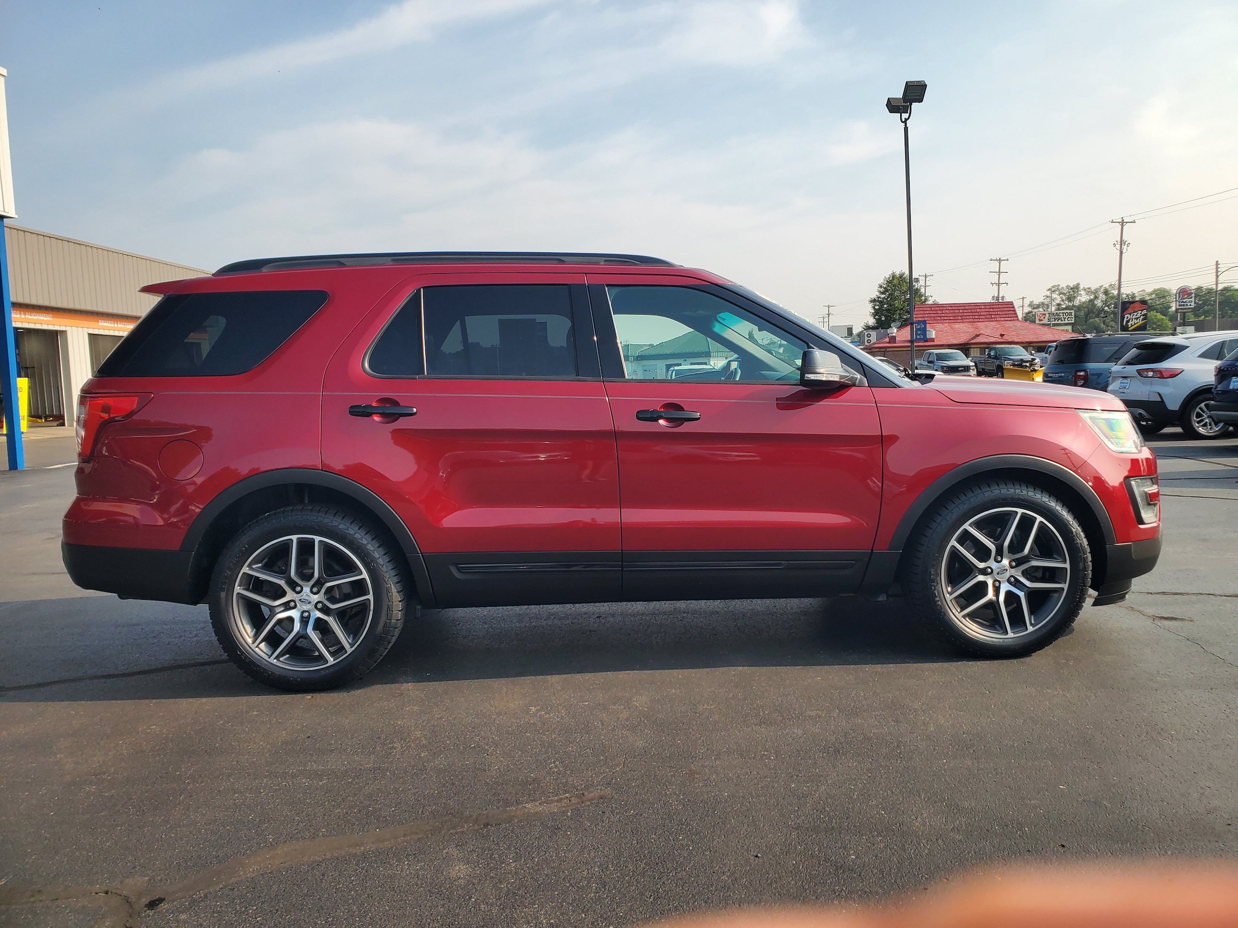 Used 2016 Ford Explorer Sport w/ Equipment Group 401A AWD/4WD image 5