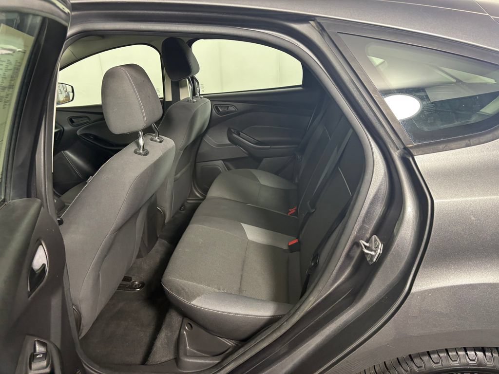 Used 2012 Ford Focus SE FWD image 25