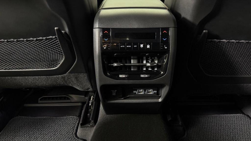 Used 2023 Jeep Grand Cherokee Summit AWD/4WD image 30