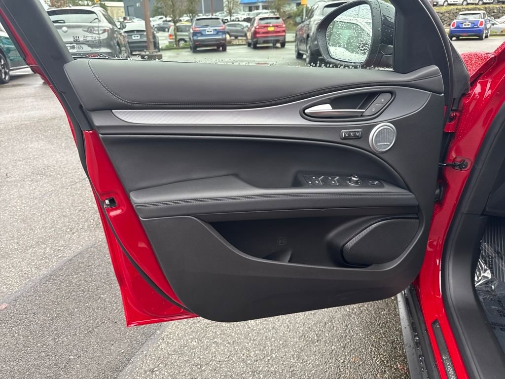 New 2025 Alfa Romeo Stelvio Sprint image 15