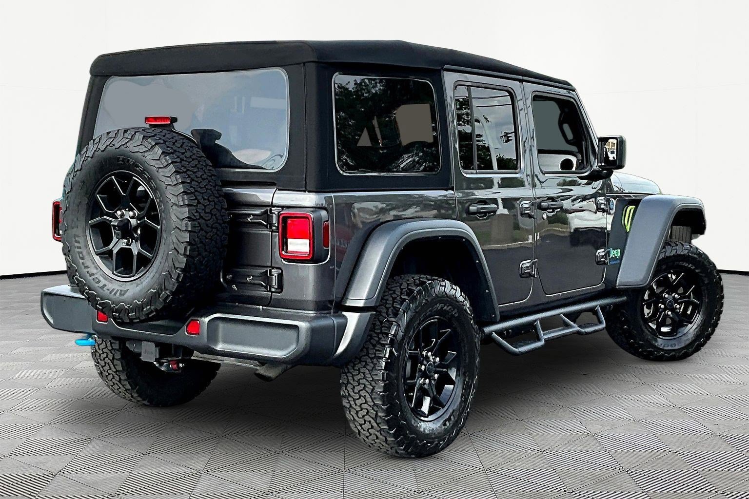 Used 2024 Jeep Wrangler Unlimited AWD/4WD image 6