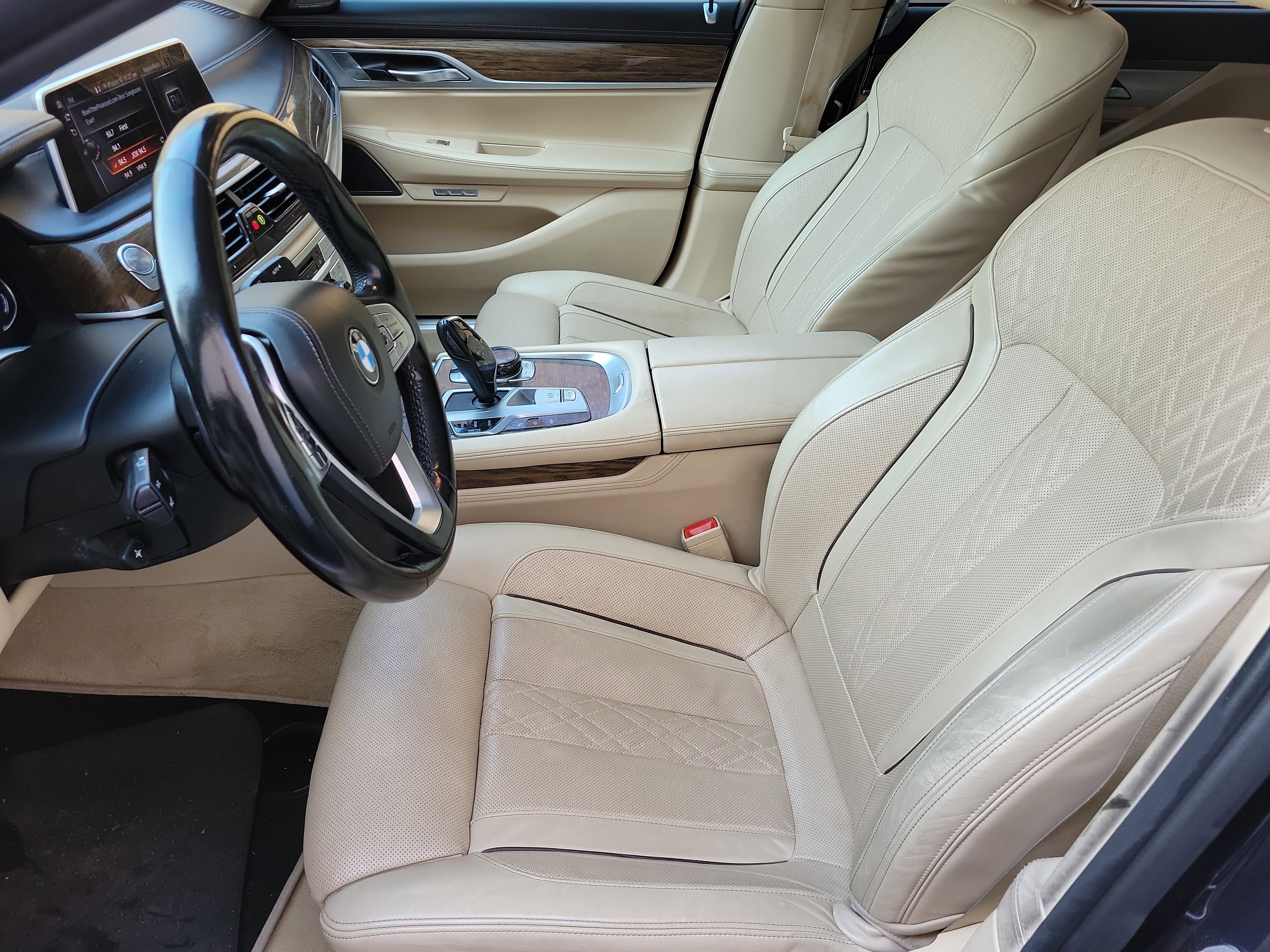 Used 2017 BMW 740i image 9