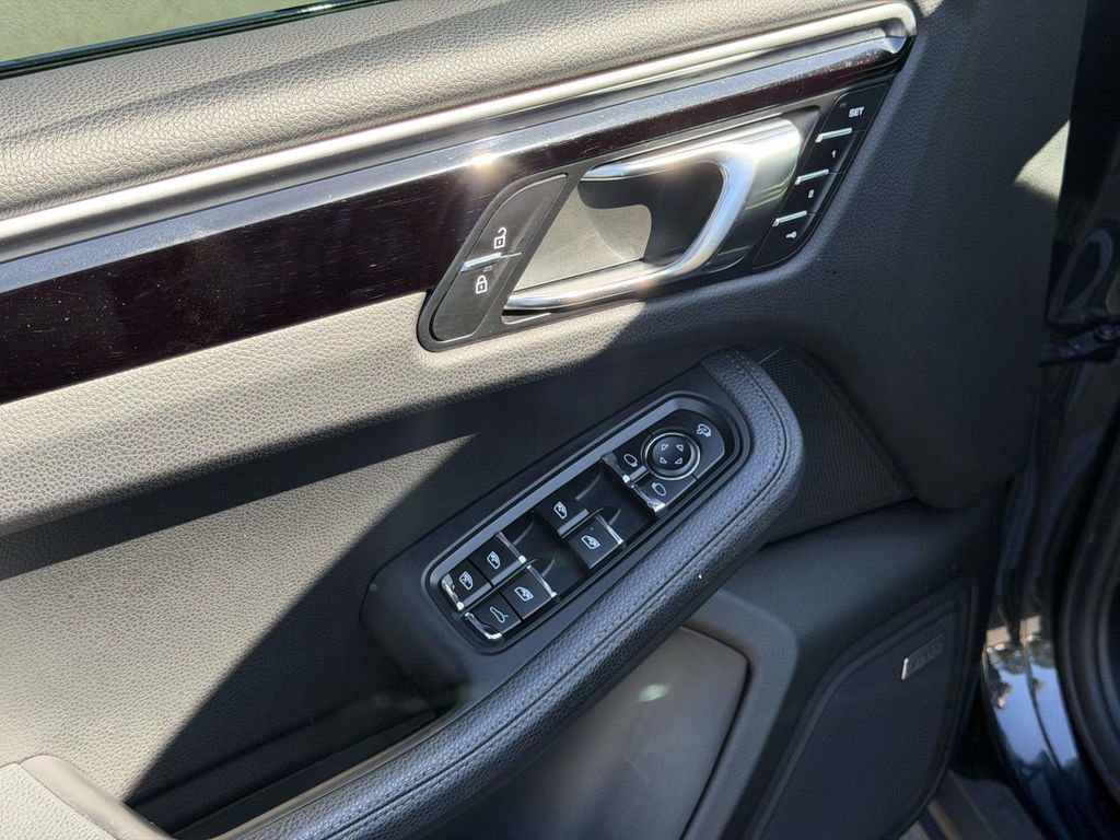 Used 2019 Porsche Macan S image 16