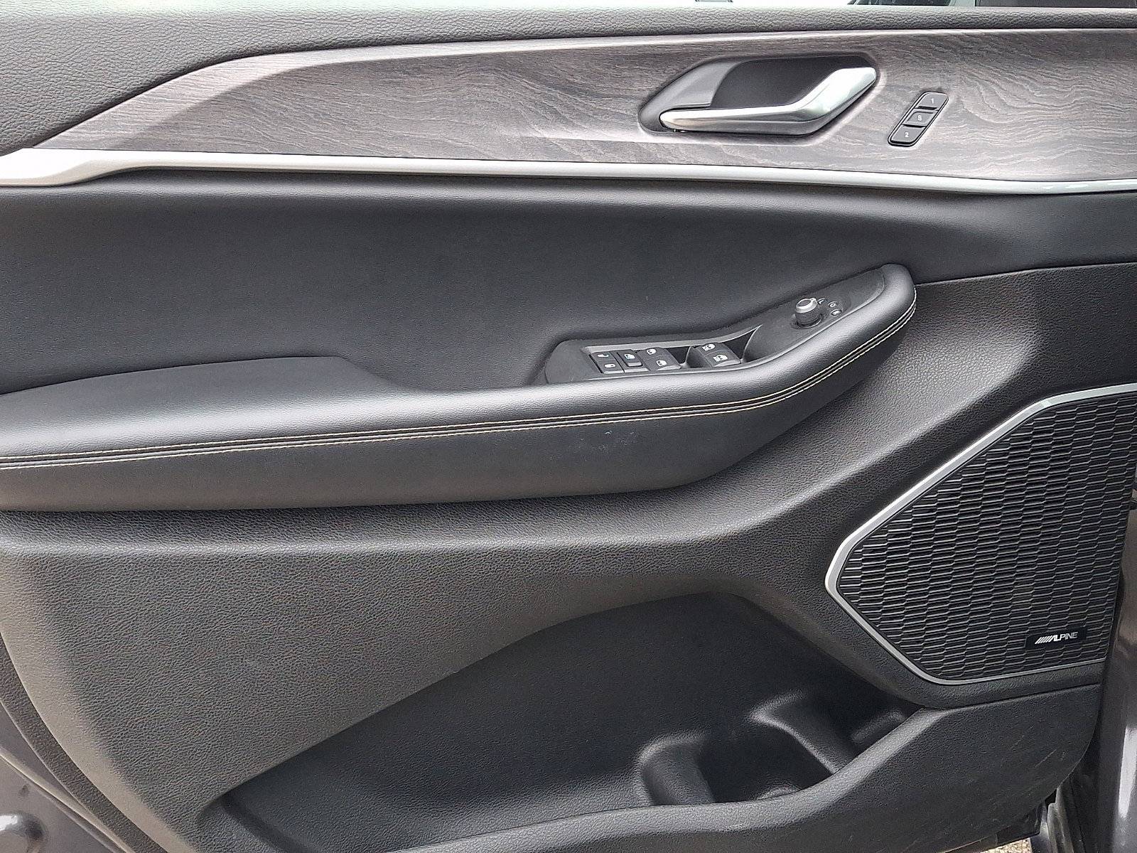 Used 2024 Jeep Grand Cherokee Limited 4xe image 11