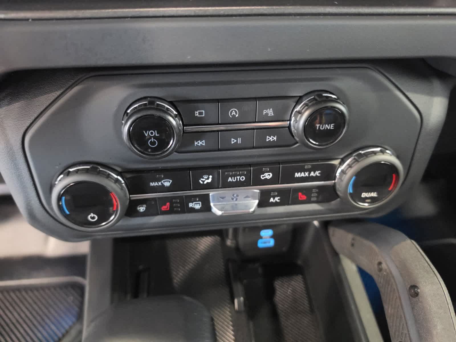Used 2025 Ford Bronco Badlands AWD/4WD image 30