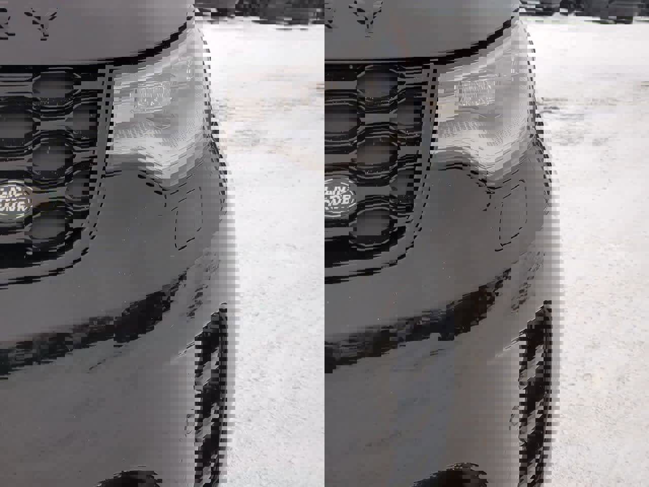 New 2026 Land Rover Discovery Dynamic SE image 10