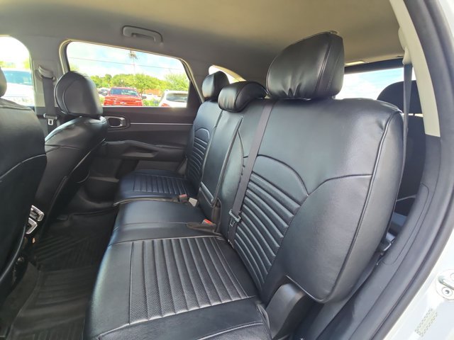 Used 2023 Kia Sorento LX FWD image 16