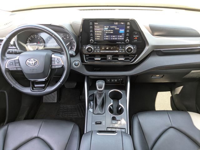 Used 2020 Toyota Highlander XLE image 14