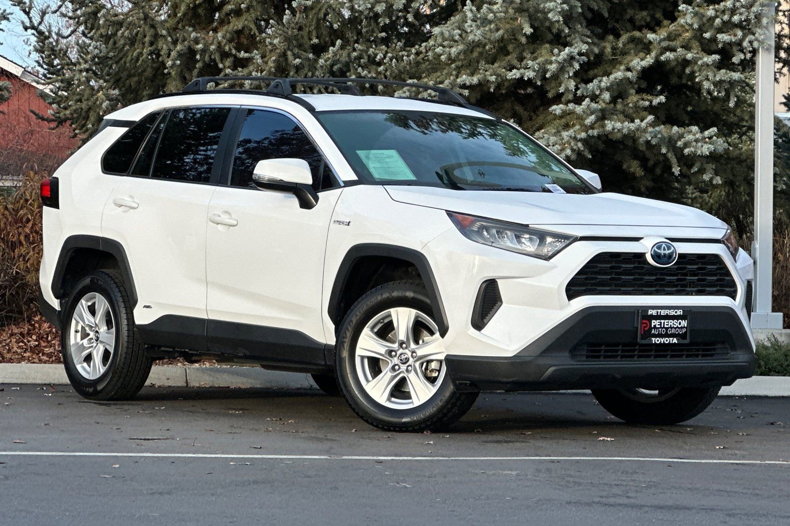 Used 2021 Toyota RAV4 LE image 2