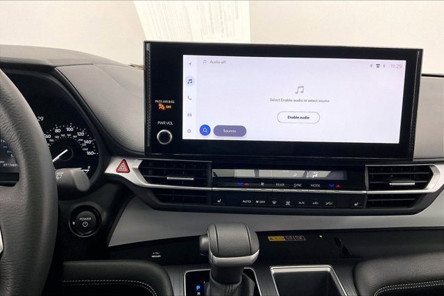 Used 2025 Toyota Sienna XLE image 5