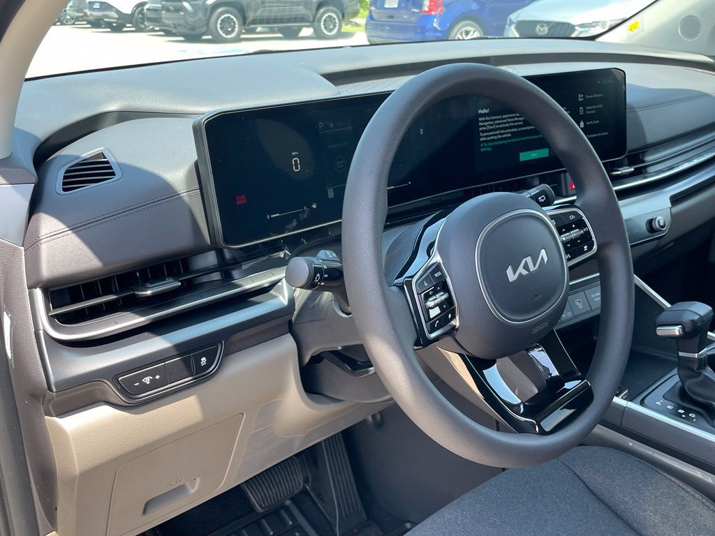 New 2026 Kia Carnival LX FWD image 9