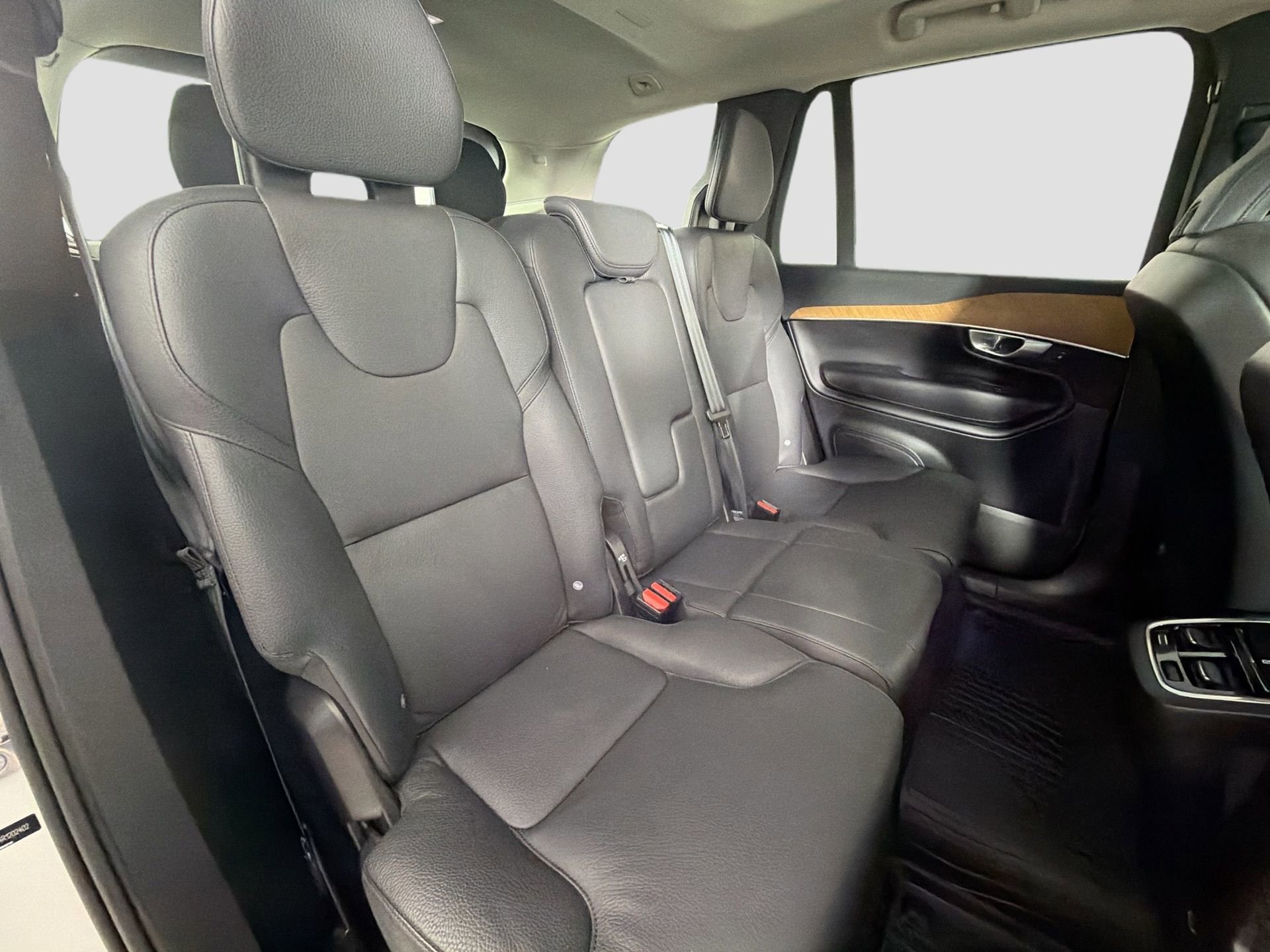 Certified 2024 Volvo XC90 B5 Plus w/ Protection Package Premier AWD/4WD image 29