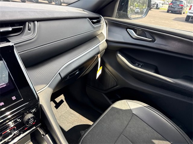 New 2025 Jeep Grand Cherokee L Altitude image 26