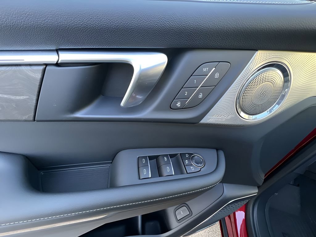 Certified 2025 Buick Enclave Avenir image 24