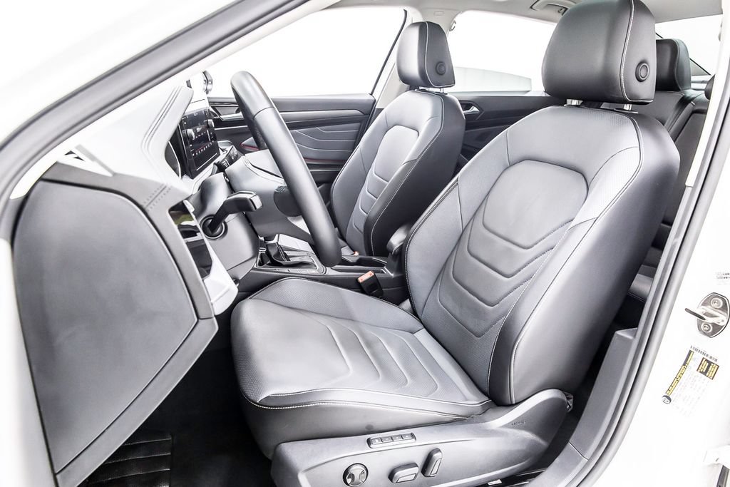 Used 2025 Volkswagen Jetta SEL FWD image 30