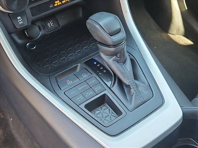 Used 2025 Toyota RAV4 LE AWD/4WD image 15