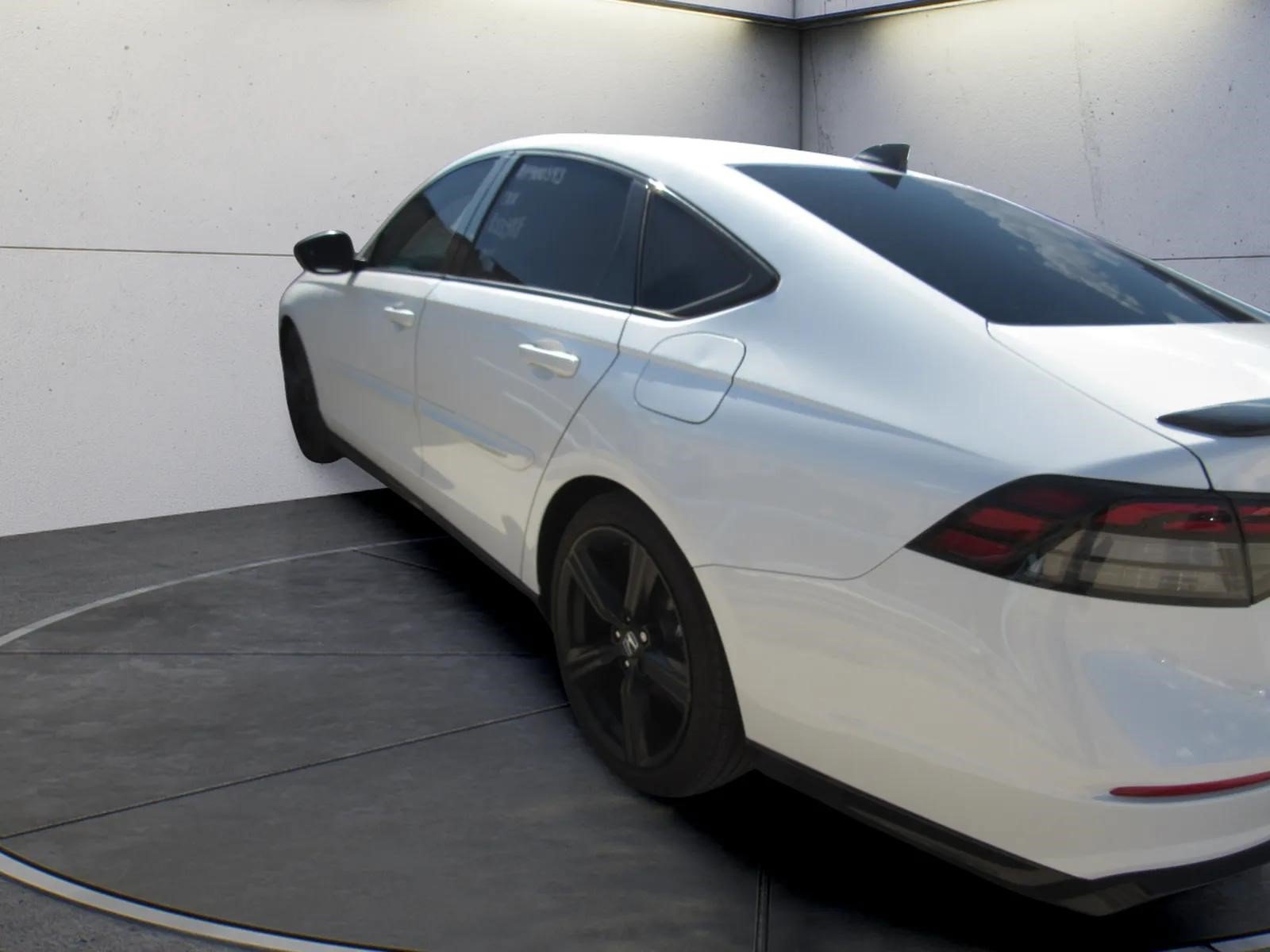 Used 2024 Honda Accord Sport image 4