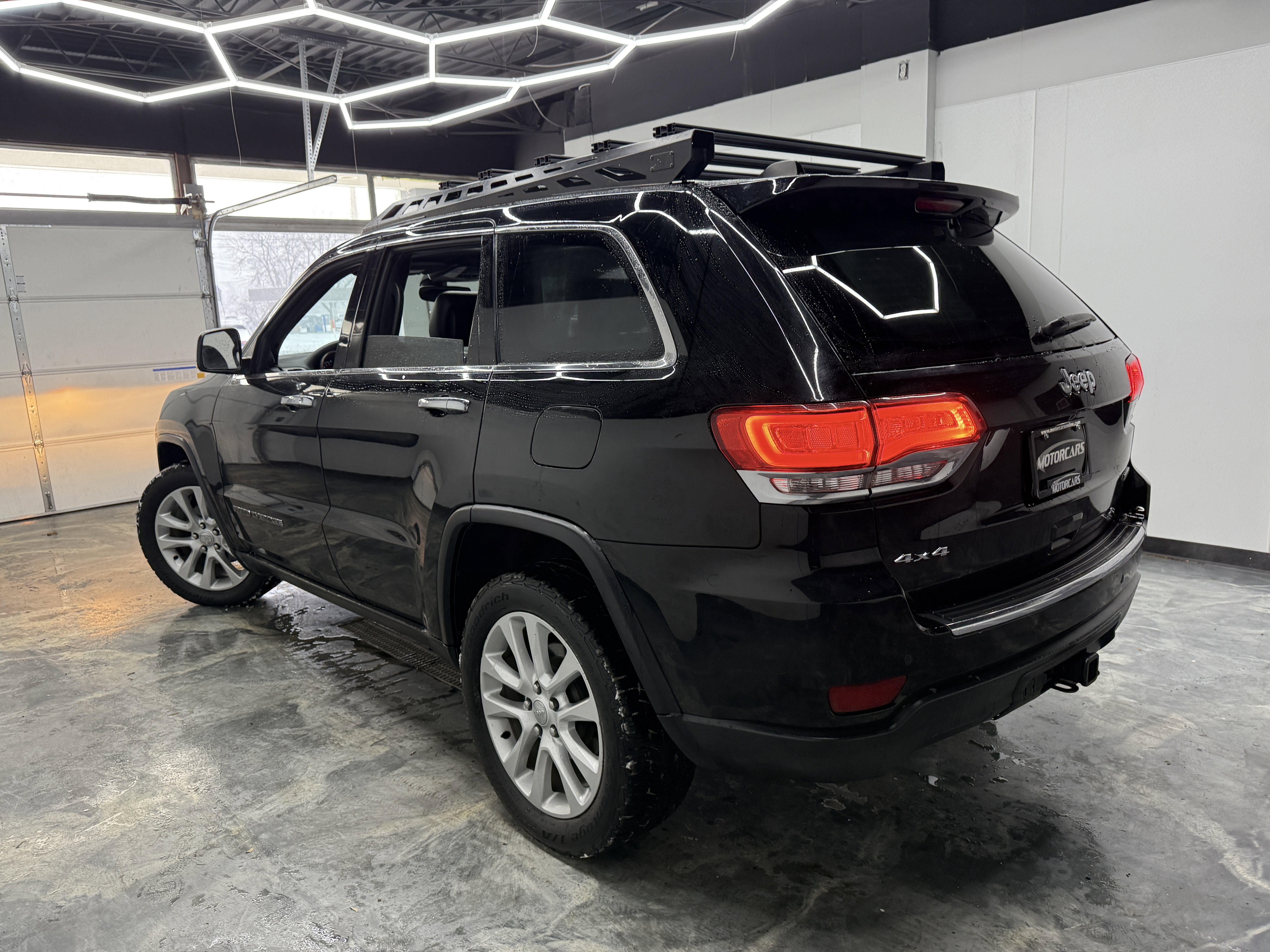 Used 2017 Jeep Grand Cherokee Limited image 3