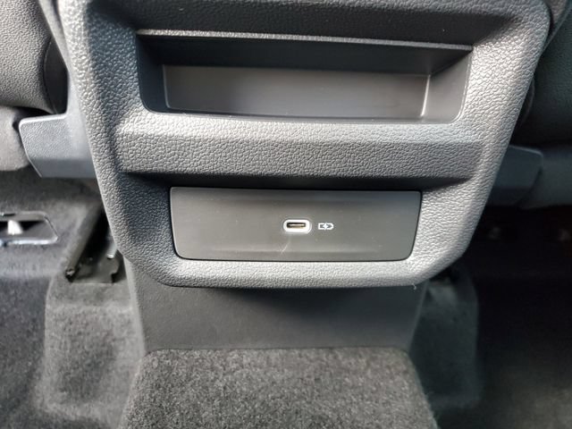 Certified 2025 Volkswagen Taos SE w/ Panoramic Sunroof Package FWD image 18