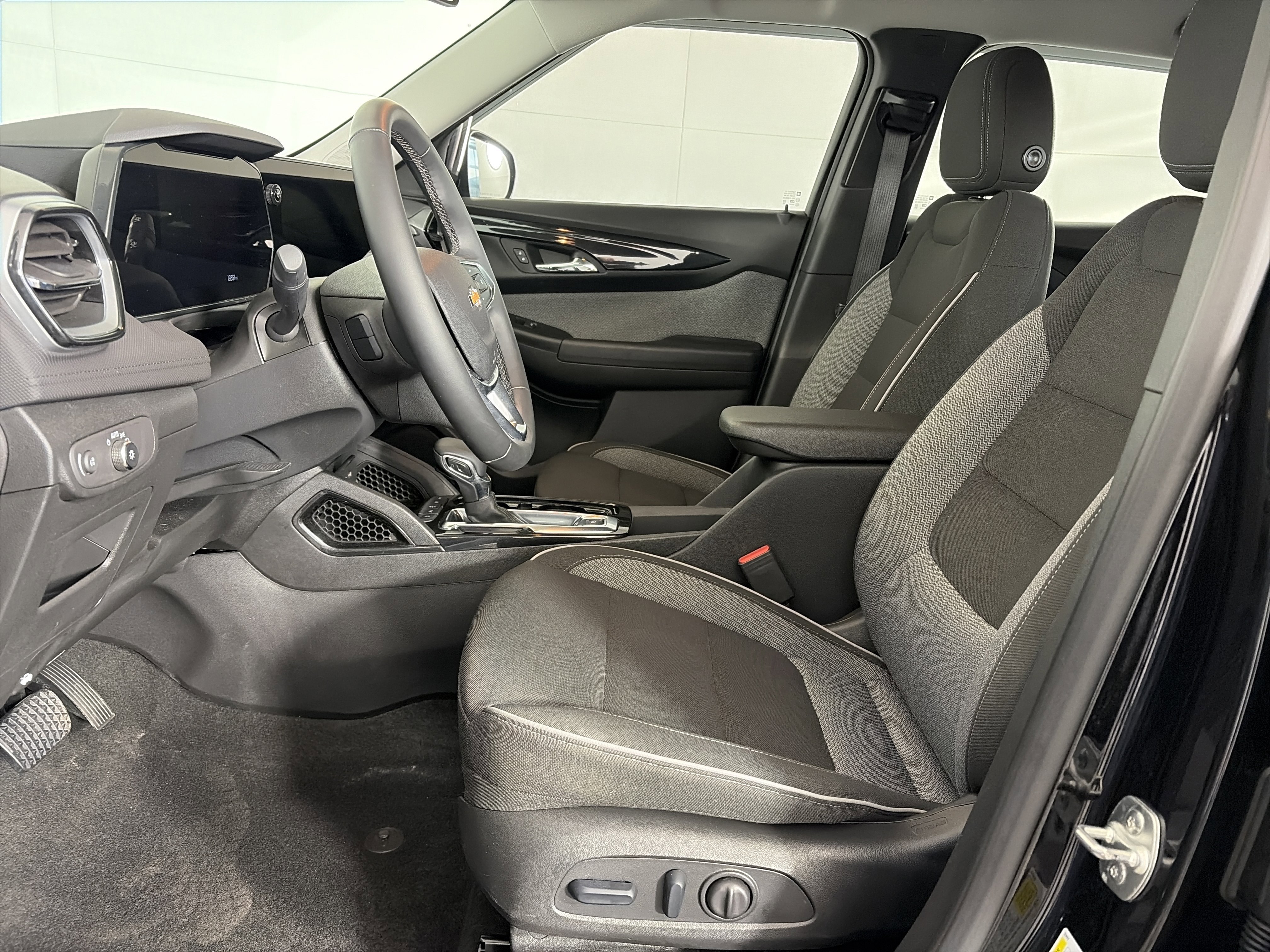 Certified 2024 Chevrolet TrailBlazer LT w/ Convenience Package image 6