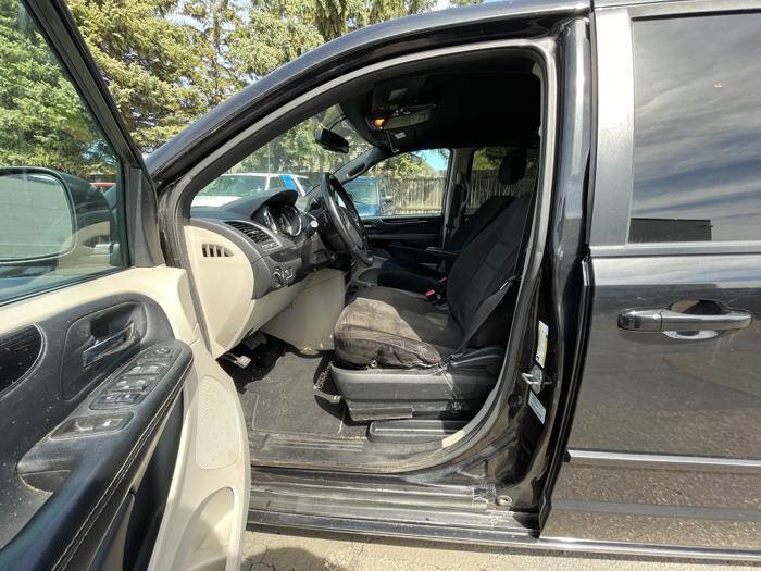 Used 2015 Dodge Grand Caravan SE FWD image 21