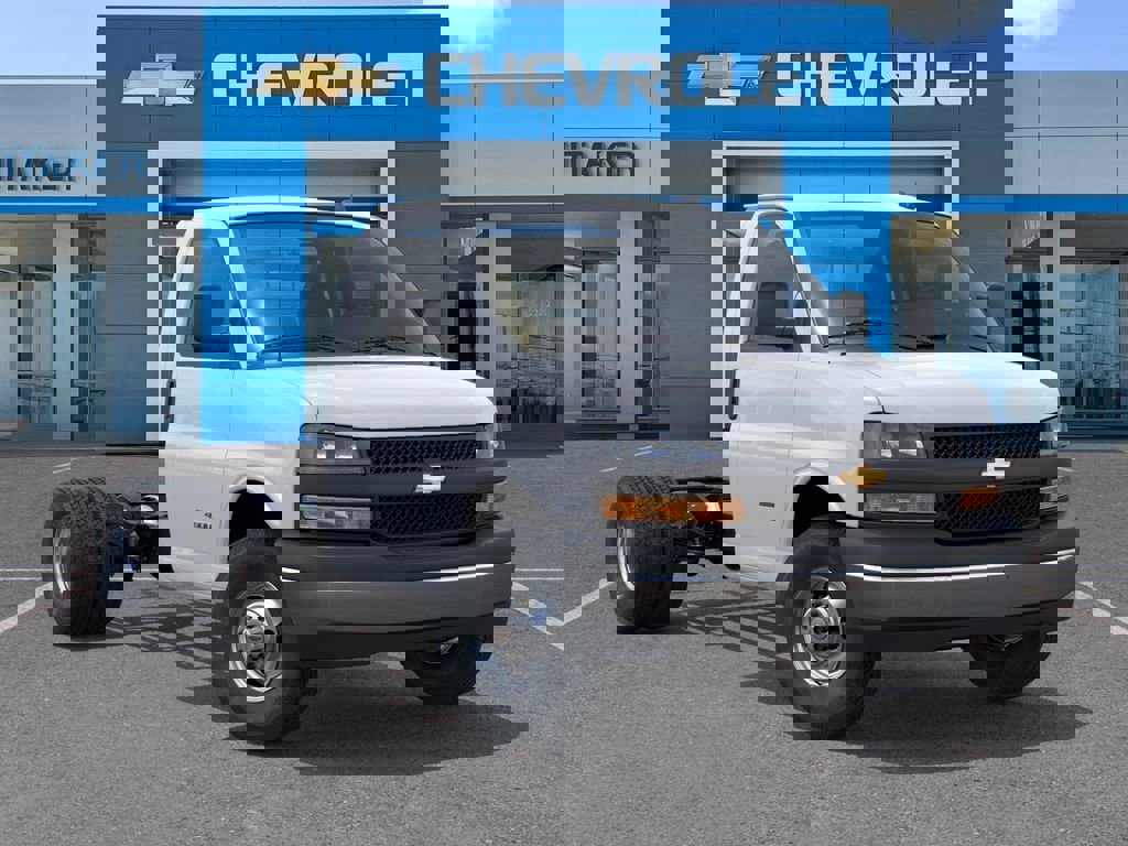 New 2026 Chevrolet Express 3500 image 7