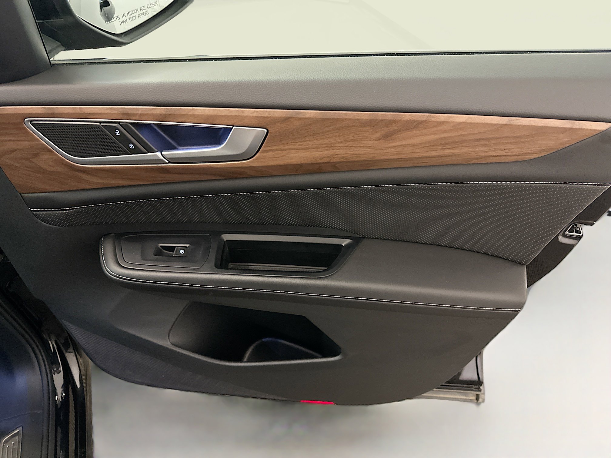 Used 2025 Volkswagen Atlas SE image 34