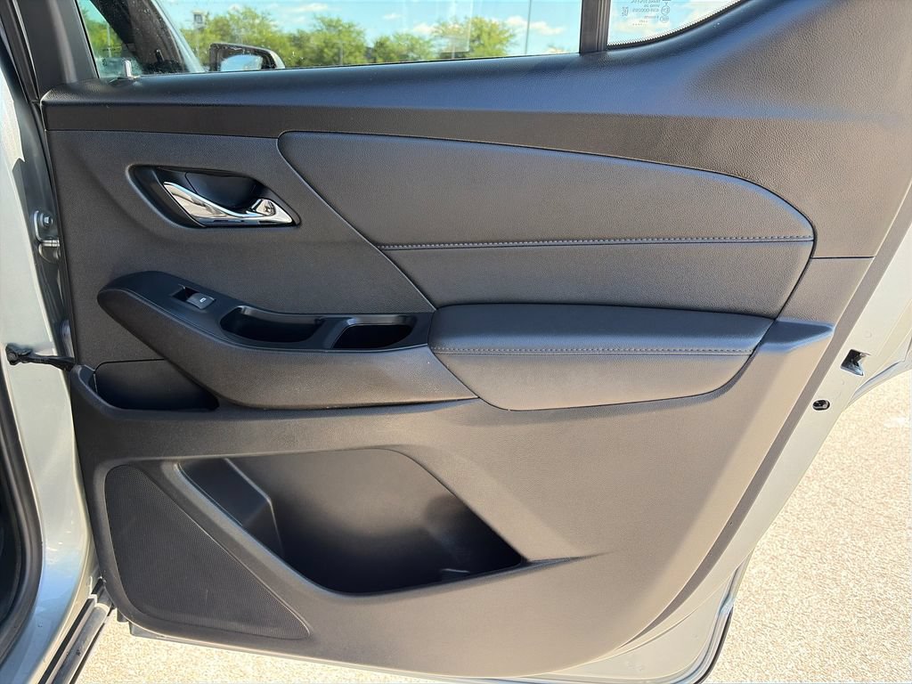 Used 2023 Chevrolet Traverse LT FWD image 29