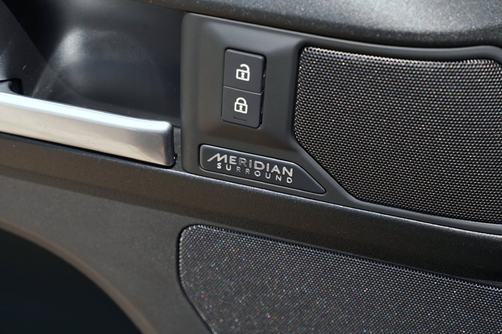 New 2026 Land Rover Defender 110 X AWD/4WD image 11