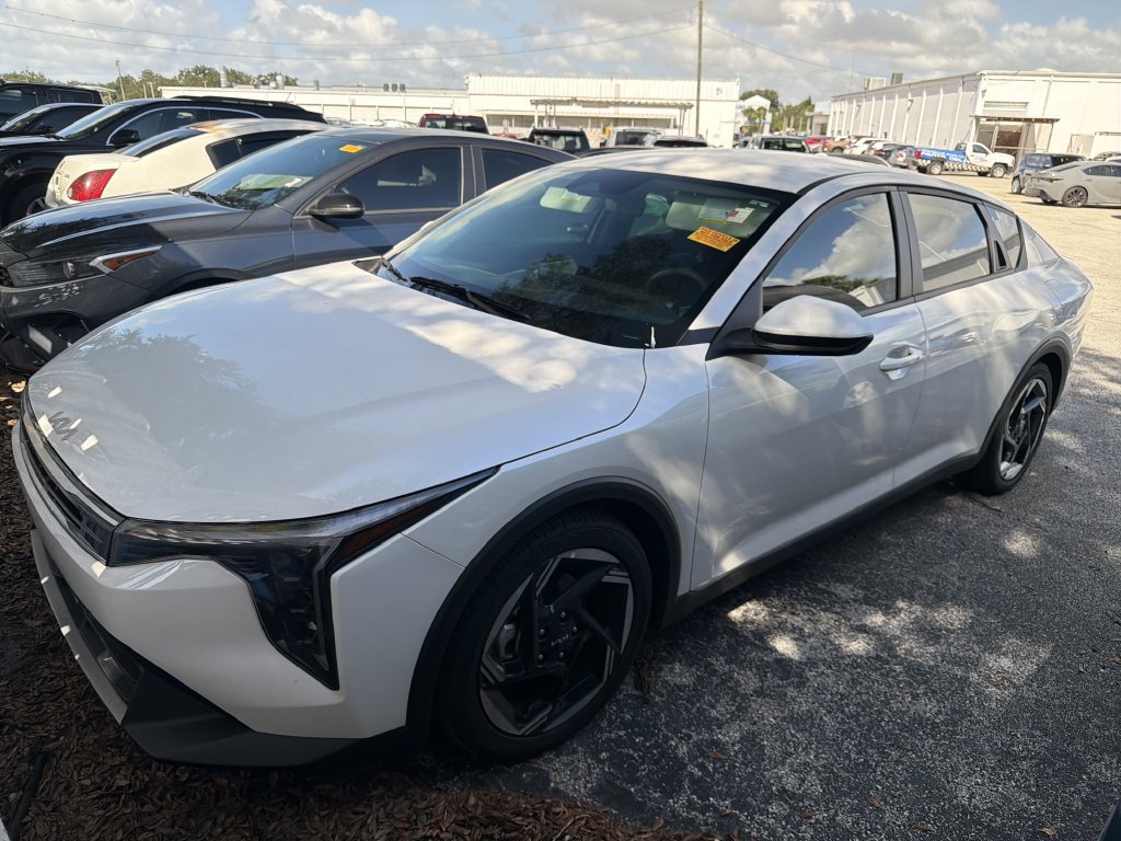 Certified 2025 Kia K4 EX FWD image 2