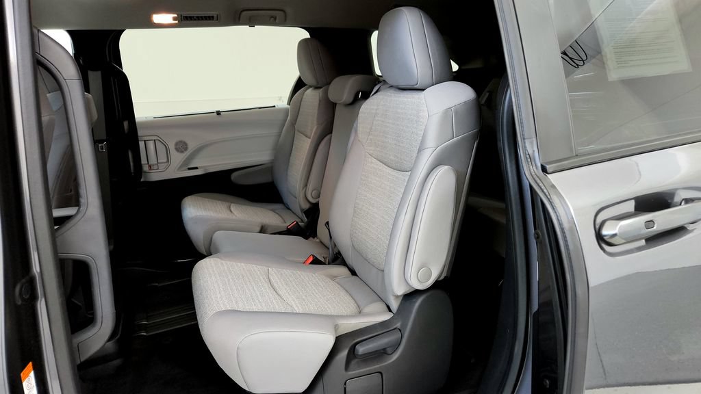 Certified 2025 Toyota Sienna LE AWD/4WD image 22